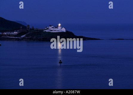 Roches ;Point Lighthouse à l'entrée de Cork Harbour sur la côte sud de l'Irlande Banque D'Images