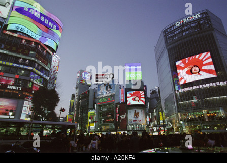 Vidéo promo pour l'auto-défense maritime du Japon, Shibuya, Tokyo, Japon Banque D'Images