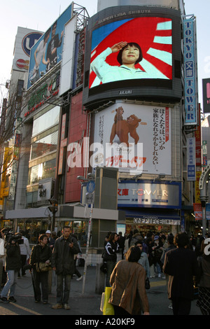 Vidéo promo pour l'auto-défense maritime du Japon, Shibuya, Tokyo, Japon Banque D'Images