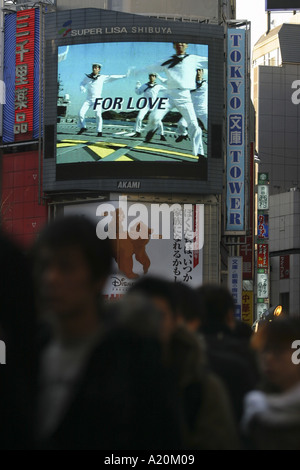 Vidéo promo pour l'auto-défense maritime du Japon, Shibuya, Tokyo, Japon Banque D'Images