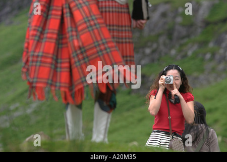 Photographies de touristes coréens un gaiteiro, Glencoe, Ecosse Banque D'Images