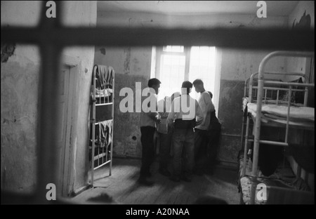 Les jeunes délinquants dans leur dortoir dans la prison pour enfants, Oulan-Bator, Mongolie Banque D'Images