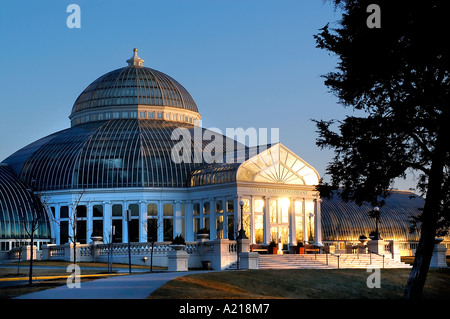 Lever du soleil à Marjorie McNeely Conservatory à Como Park, St Paul, Minnesota, USA Banque D'Images