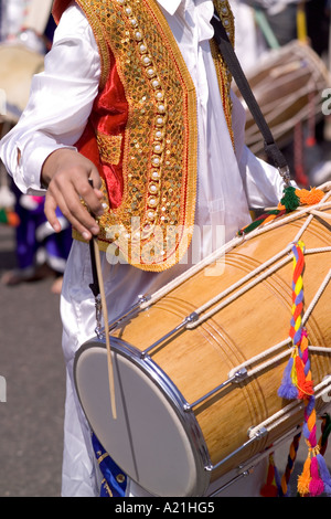 Batteur dans le Vaisakhi parade clebration kent Gravesend 2005 Banque D'Images