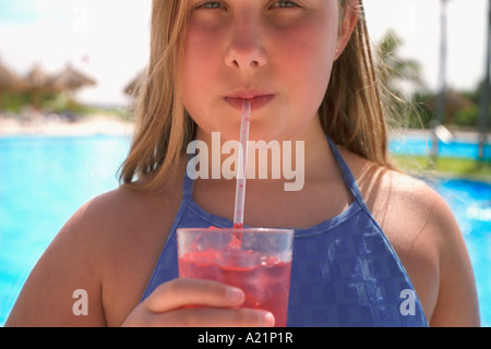 Girl Drinking Beverage Banque D'Images