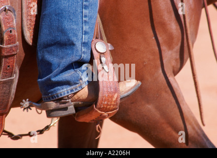 Close up d'un éperon cowboy boot et tandis que sur un cheval Banque D'Images