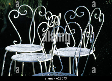 Chaises en fer forgé blanc Banque D'Images