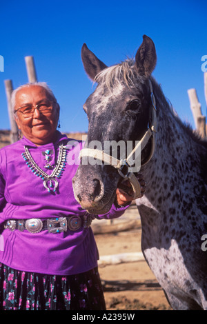 Sarah Natani Navajo Navajo Indian Reservation cheval et Nouveau Mexique Shiprock Banque D'Images