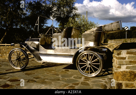 FORD MODÈLE T SUR L'AFFICHAGE À BALINASCARTY WS HENRY FORD NÉ ICI Banque D'Images