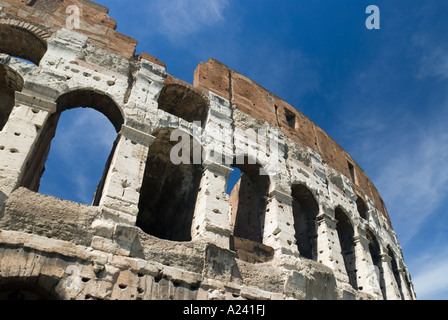 Rome, Italie. Le Colisée, commencé par l'empereur Vespasien en 72 après JC. Banque D'Images