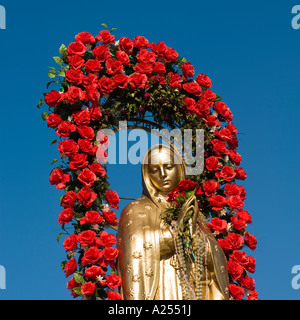 Or une statue de la Vierge peint commémorant la mort par les ouragans de Mazatleco pêcheur. Mazatlan Mexique Banque D'Images