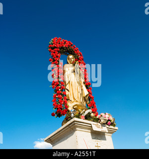 Or une statue de la Vierge peint commémorant la mort par les ouragans de Mazatleco pêcheur. Mazatlan Mexique Banque D'Images