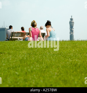 Primrose Hill avec la ville de Londres en arrière-plan Banque D'Images