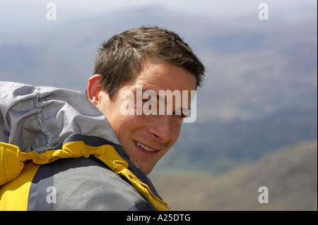 Explorer Bear Grylls au sommet du Snowdon, au nord du Pays de Galles, Royaume-Uni Banque D'Images