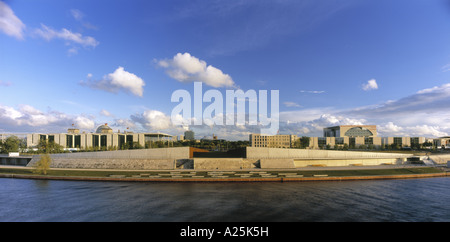 Vue sur Spreebogenpark avec esplanade et de bâtiments gouvernementaux, en Allemagne, Berlin Banque D'Images