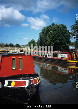 Bateaux dans le bassin ÉTROIT TREVOR sur la direction générale de la "Llangollen hropshire' Union Canal. Trevor Wrexham North Wales UK Banque D'Images