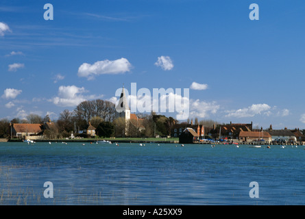 VILLAGE DE BOSHAM CHIDHAM voyage channel dans 'Chichester harbour'. Bosham West Sussex England UK Banque D'Images