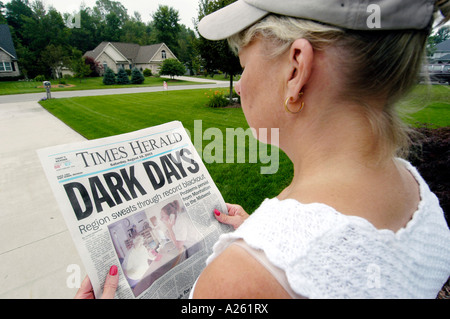 Lit adultes sur Black Out de l'énergie électrique Banque D'Images