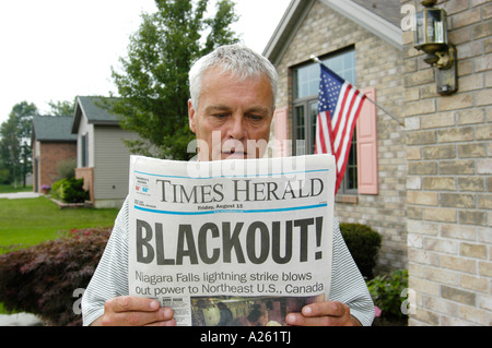 Lit adultes sur Black Out de l'énergie électrique Banque D'Images