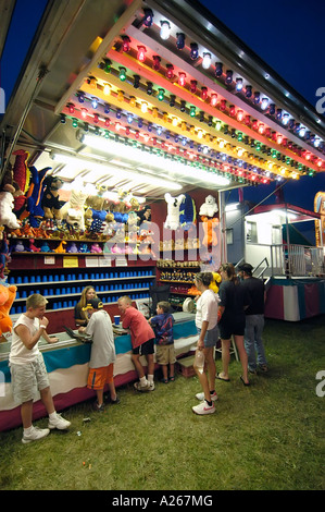 Public participe à des activités de carnaval pendant 4 juillet Célébration Banque D'Images