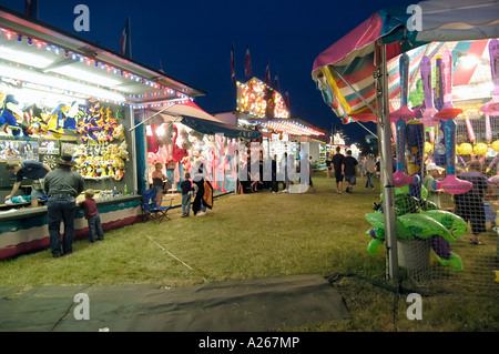 Public participe à des activités de carnaval pendant 4 juillet Célébration Banque D'Images