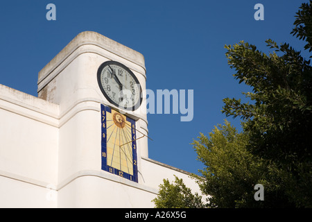 Tour de l'horloge ornemental Fontilles , Sanatorium , Vall de Laguar , Espagne Banque D'Images