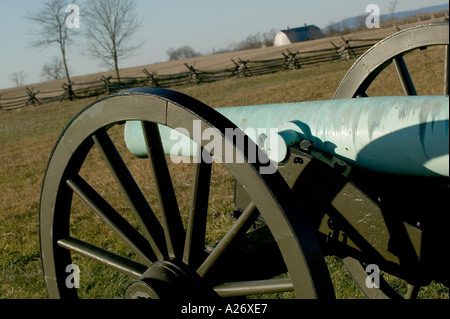 Cannon donnant sur un champ où de nombreux soldats confédérés et l'Union européenne est mort à Bataille d'Antietam Maryland Sharpsburg Banque D'Images