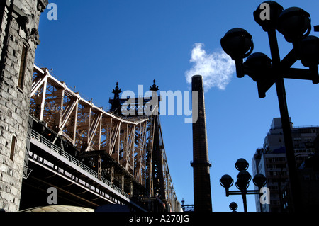 Le pont Queensborough 59th street Manhattan USA va au-dessus de l'East River pour les quartiers de Queens par Roosevelt Island Banque D'Images