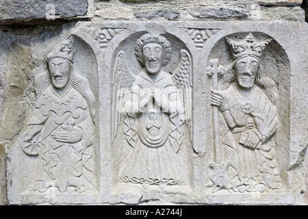 Reliefs en pierre sur un tombeau dans l'abbaye de jerpoint cistercienne, Theux, Kilkenny, Irlande Banque D'Images