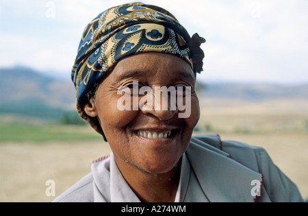 Portrait d'une femme, Drakensberge à la frontière entre l'Azur et du Kwazulu Natal, Afrique du Sud Banque D'Images