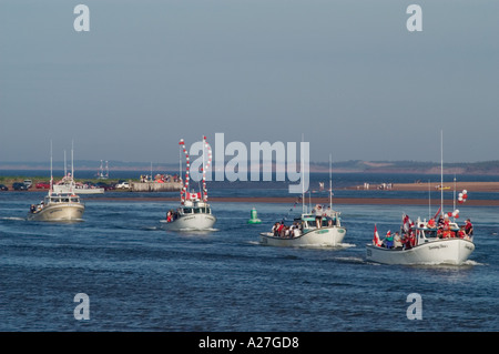 Procession annuelle et bénédiction de la flotte de pêche de la fête du Canada sur l'Île du Prince Édouard Rustico Banque D'Images