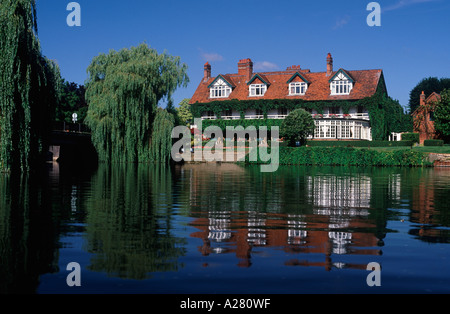 Le Cor Français hôtel de luxe et restaurant donnant sur la Tamise à Marigot Sonning, Berkshire, Angleterre Banque D'Images