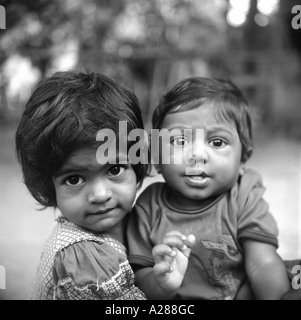 Indien MAA76609 Baby Boy and Girl frère et soeur Banque D'Images