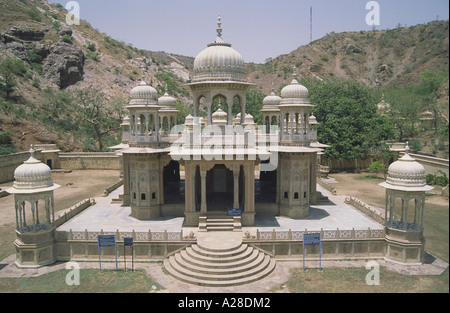 Cénotaphe de Maharaja Madho Singh le deuxième, Gaitor, Jaipur en Inde Banque D'Images