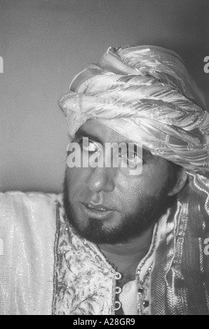 Amitabh Bachchan, acteur Star du cinéma indien de Bollywood hindi, vêtu pour la fusillade de khuda gawah, Inde Banque D'Images