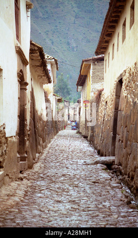 Scène de rue ville péruvienne par Llactapata ruine à km88. Début de l'Inca, Pérou Banque D'Images