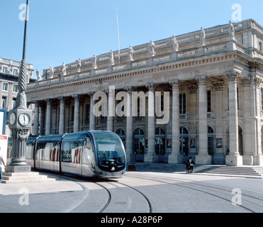 Le tramway de la ville, Place de la Comédie, Bordeaux, Gironde, Aquitaine, France Banque D'Images
