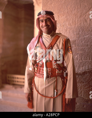 Soldat de la patrouille, le Conseil du Trésor (Al khazneh), ancienne ville de Petra, Maan, de Jordanie Banque D'Images