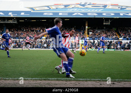 Seize ans, THEO WALCOTT, jouant pour SOUTHAMPTON CONTRE CARDIFF CITY À NINIAN PARK LE SAMEDI, 31 Décembre, 2005. Banque D'Images