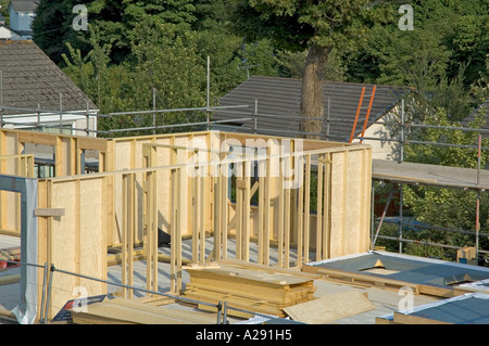 Cadre en bois d'une maison en construction Banque D'Images