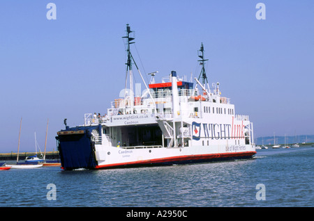 Lymington Ferry à destination de l'île de Wight Yarmouth Banque D'Images