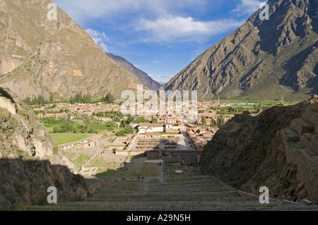 Une vue aérienne de l'étapes en terrasses et les ruines Inca dans la ville de Huancayo au Pérou. Banque D'Images