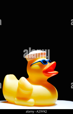 Canard en caoutchouc avec chapeau et des lunettes, close-up Banque D'Images