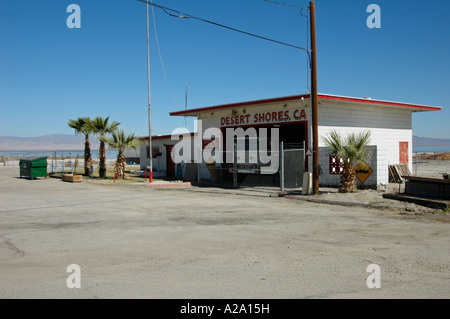 Service d'incendie de Rives du désert sur les rives de la mer de Salton, California, USA Banque D'Images
