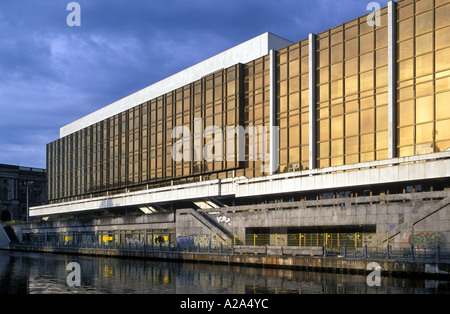 Allemagne Berlin le désormais abandonnée Palast der Republik Banque D'Images