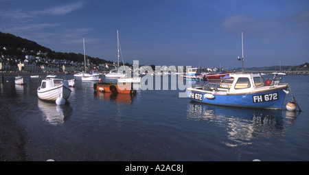 Les petites embarcations amarrés sur l'estuaire de la rivière Teign à Teignmouth, dans le sud du Devon. Banque D'Images