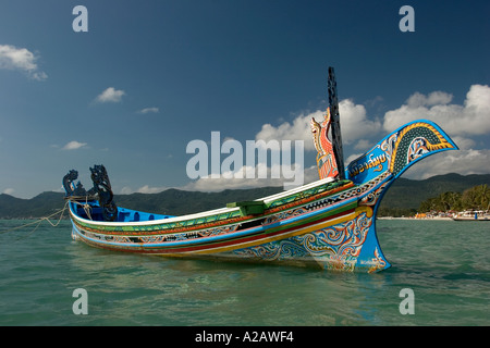 La côte Est de la Thaïlande Ko Samui Chaweng beach peint décorative bateau "long tail Banque D'Images