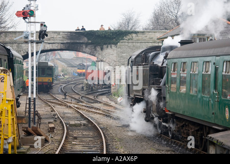 BR 4MT Standard 2-6-4T 80104 Swanage avec les feuilles 15h Santa Special Banque D'Images