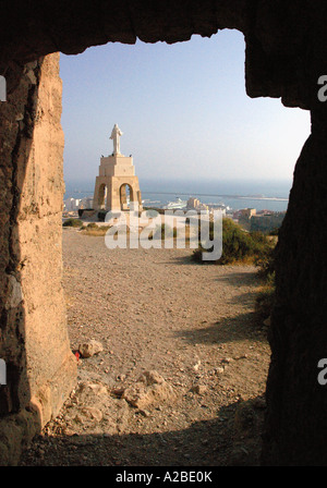 Vue panoramique Almería & Jésus Christ statue dominant la ville Almeria Andalousie Andalucía España Espagne Iberia Europe Banque D'Images