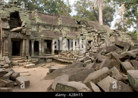 Cambodge Siem Reap Angkor Thom group Ta Prohm Temple Bouddhiste pieux sanctuaire central entourant le cloître de blocs Banque D'Images